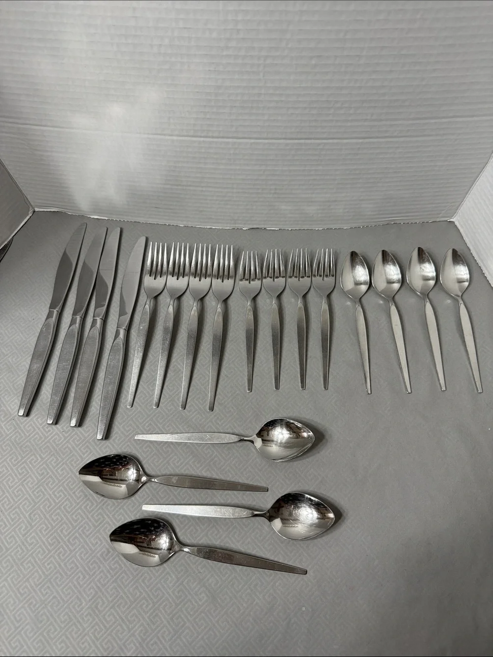 Oneida Community SATINIQUE Older Pattern Stainless Flatware 4 5Pc Place Settings